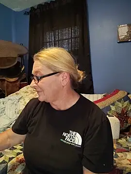 Snapshot of RavensLove chatting on May 25, 2026, 7:01 pm RavensLove online show from May 25, 2026, 7:01 pm
