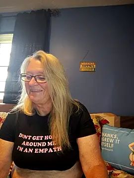 Snapshot of RavensLove chatting on May 15, 2026, 4:05 pm RavensLove online show from May 15, 2026, 4:05 pm
