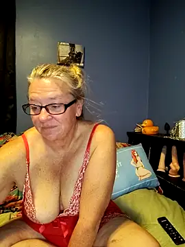 Snapshot of RavensLove chatting on May 20, 2026, 12:29 am RavensLove online show from May 20, 2026, 12:29 am
