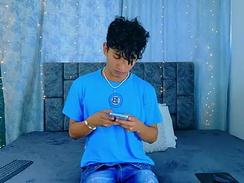 Snapshot of IhanKing chatting on May 24, 2026, 6:52 pm IhanKing online show from May 24, 2026, 6:52 pm