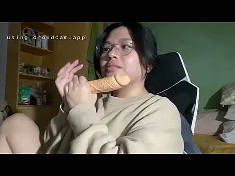 Snapshot of AshiWashi13 chatting on April 17, 2026, 2:09 pm AshiWashi13 online show from April 17, 2026, 2:09 pm