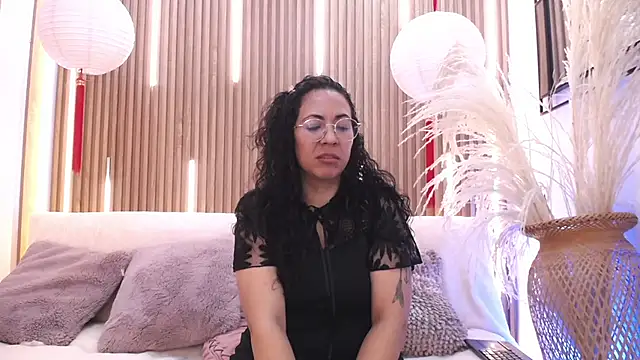 Velvet Curly online show from June 25, 2026, 12:21 pm