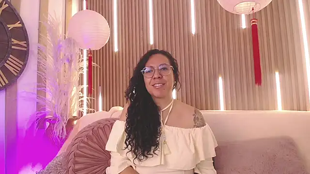 Velvet Curly online show from May 14, 2026, 12:24 pm