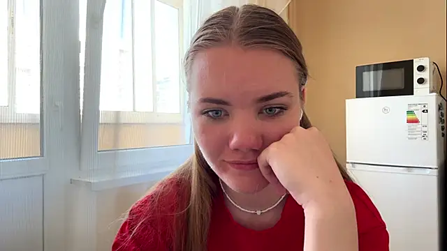 Snapshot of doana_bebriti chatting on June 4, 2026, 11:37 am doana bebriti online show from June 4, 2026, 11:37 am