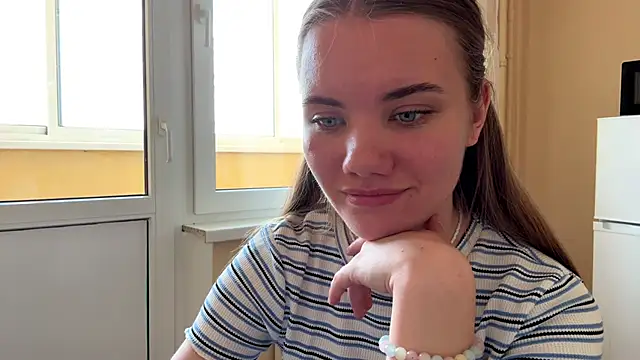 Snapshot of doana_bebriti chatting on June 15, 2026, 11:32 am doana bebriti online show from June 15, 2026, 11:32 am
