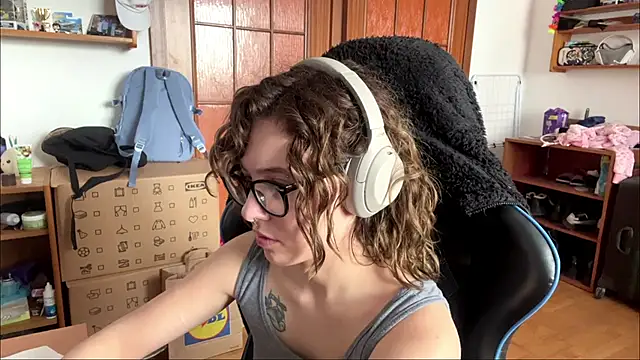 PillowPeachX online show from May 15, 2026, 9:18 am