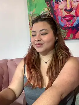 ZoeBennett Pink online show from April 15, 2026, 5:39 pm