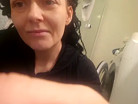 Snapshot of shyhornymommy chatting on April 13, 2026, 9:41 pm shyhornymommy online show from April 13, 2026, 9:41 pm