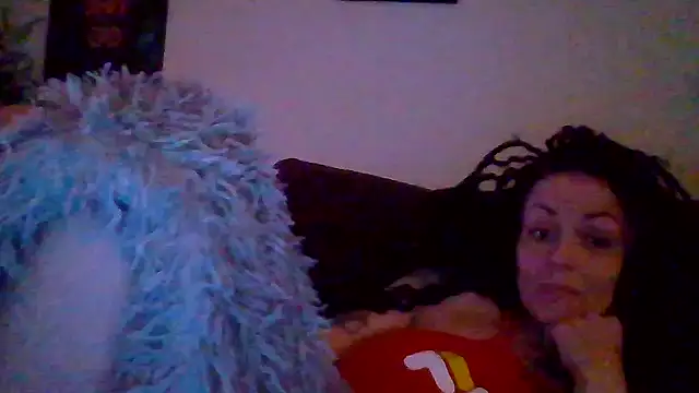 Snapshot of shyhornymommy chatting on April 18, 2026, 12:35 am shyhornymommy online show from April 18, 2026, 12:35 am