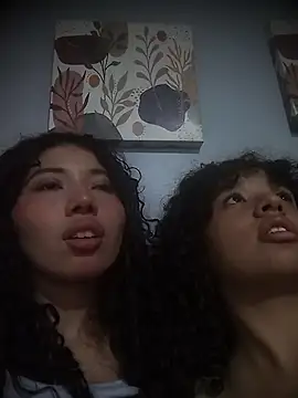 Snapshot of Chloe_and_Violeta chatting on May 9, 2026, 3:43 am Chloe and Violeta online show from May 9, 2026, 3:43 am