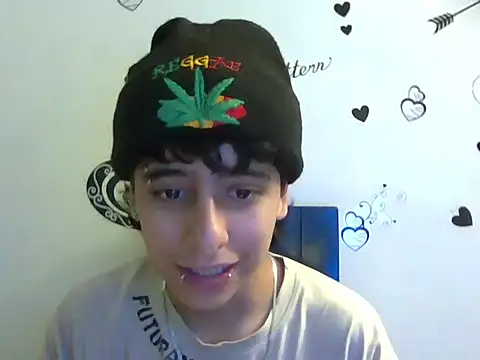 Snapshot of LatinHeatX22 chatting on May 8, 2026, 1:42 am LatinHeatX22 online show from May 8, 2026, 1:42 am