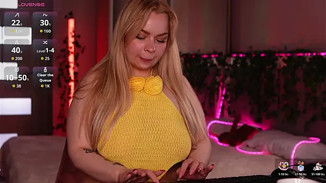 Snapshot of LisaLove3 chatting on May 7, 2026, 7:56 am LisaLove3 online show from May 7, 2026, 7:56 am
