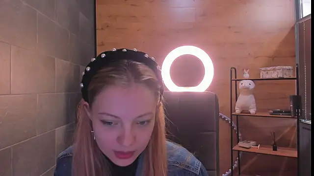 EmmaaMcDon online show from April 26, 2026, 9:39 am