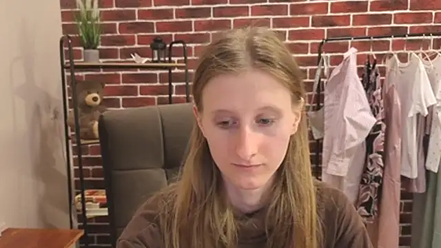 AliceeStone online show from April 29, 2026, 11:36 am