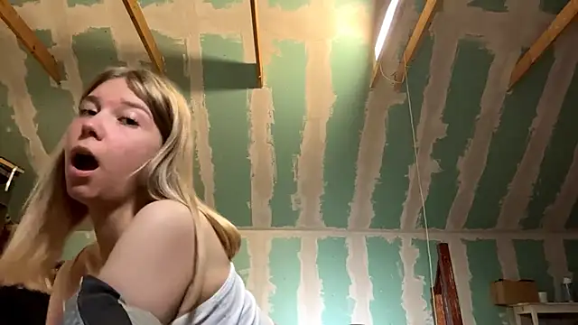 Snapshot of Skinny_girl_ chatting on May 4, 2026, 7:28 pm Skinny girl online show from May 4, 2026, 7:28 pm