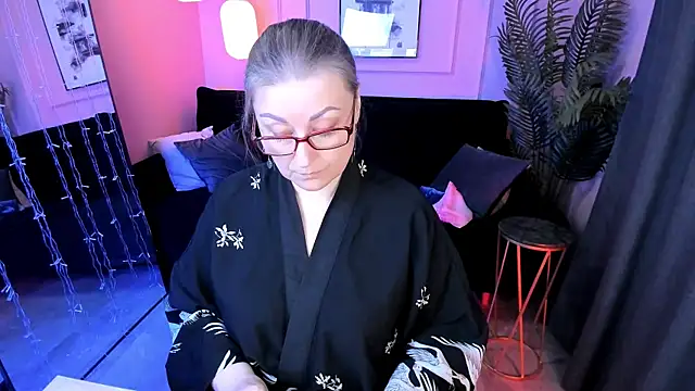 Alexandra Kind online show from April 15, 2026, 8:42 pm