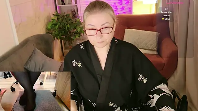 Snapshot of Alexandra_Kind chatting on June 30, 2026, 1:44 pm Alexandra Kind online show from June 30, 2026, 1:44 pm