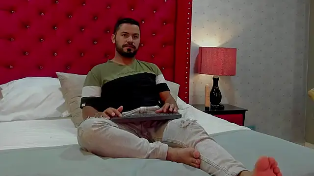 PaoloWalker online show from April 17, 2026, 4:04 am