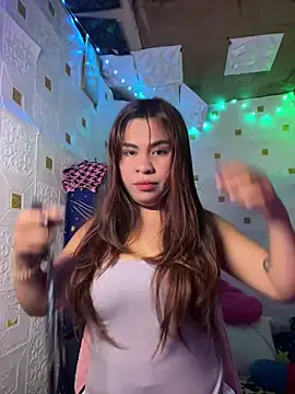 hottiemomma23 online show from June 3, 2026, 12:17 pm