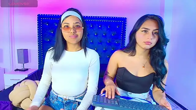 Serena and zoe online show from April 15, 2026, 7:29 pm