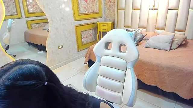 Snapshot of Skinny_Pretty_01 chatting on April 15, 2026, 12:21 pm Skinny Pretty 01 online show from April 15, 2026, 12:21 pm