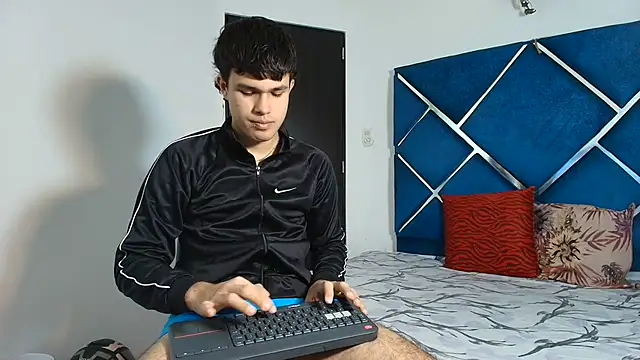 EdwinBoys online show from July 11, 2026, 1:11 pm