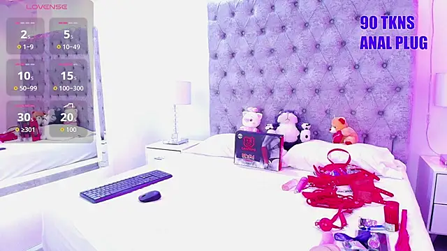 Snapshot of Zoe_M00n chatting on July 14, 2026, 7:42 pm Zoe M00n online show from July 14, 2026, 7:42 pm