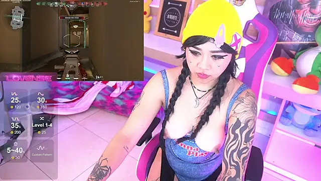 Snapshot of MakiGG_ chatting on April 21, 2026, 1:42 am MakiGG online show from April 21, 2026, 1:42 am