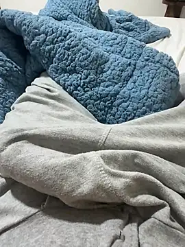 dotadonen17 online show from April 15, 2026, 2:17 am