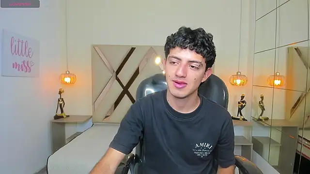 XebasTwink online show from April 17, 2026, 8:11 pm