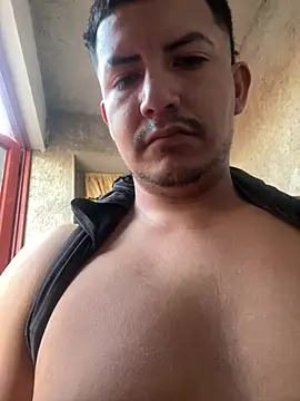Snapshot of Alcantar01 chatting on May 25, 2026, 1:10 pm Alcantar01 online show from May 25, 2026, 1:10 pm