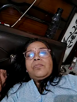 Shalini3456 online show from April 18, 2026, 9:22 am