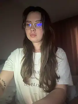 Snapshot of Aitana_Magic chatting on April 15, 2026, 2:32 pm Aitana Magic online show from April 15, 2026, 2:32 pm