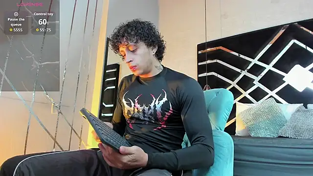 Snapshot of JayTaylorr chatting on June 23, 2026, 11:30 am JayTaylorr online show from June 23, 2026, 11:30 am
