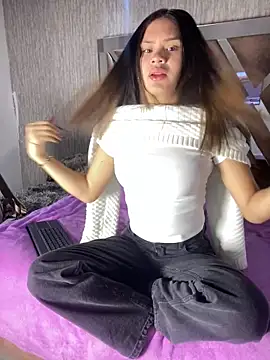 Snapshot of AuroraMoore_Pink chatting on April 28, 2026, 11:25 am AuroraMoore Pink online show from April 28, 2026, 11:25 am