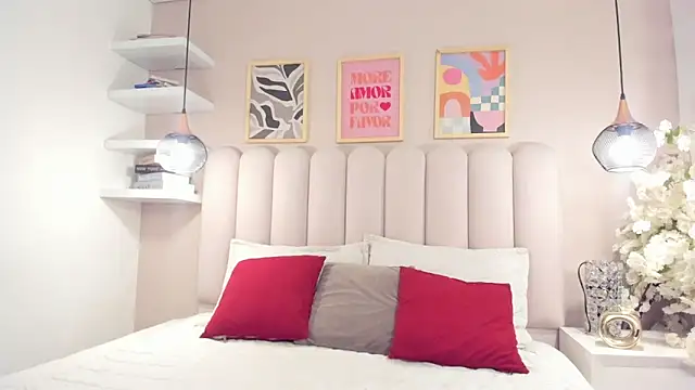 mia  evans  online show from May 9, 2026, 7:17 pm