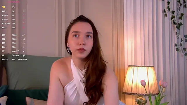 Snapshot of Suzaneey chatting on April 24, 2026, 6:43 pm Suzaneey online show from April 24, 2026, 6:43 pm