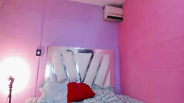 kiara sexyhot online show from May 31, 2026, 9:48 pm