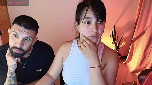 Snapshot of Alyssa_and_DAngelo chatting on April 30, 2026, 1:45 am Alyssa and DAngelo online show from April 30, 2026, 1:45 am