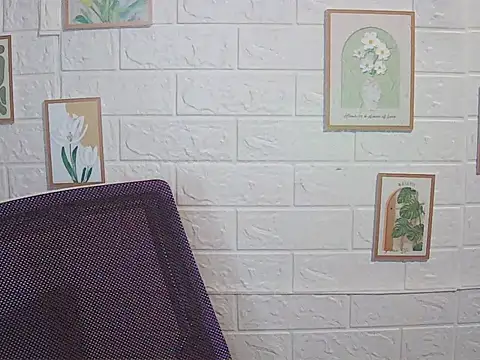 Snapshot of -Lucie-e chatting on May 17, 2026, 1:22 pm -Lucie-e online show from May 17, 2026, 1:22 pm