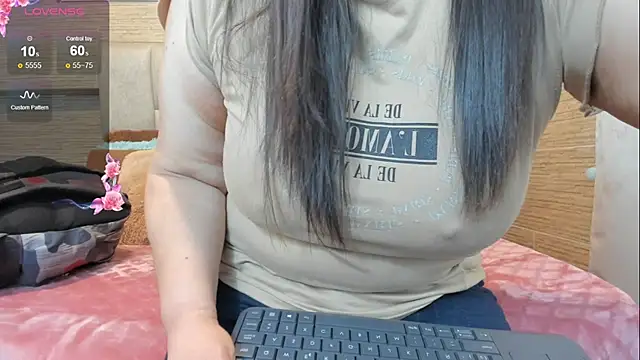 Snapshot of hott_mature chatting on July 11, 2026, 12:05 pm hott mature online show from July 11, 2026, 12:05 pm