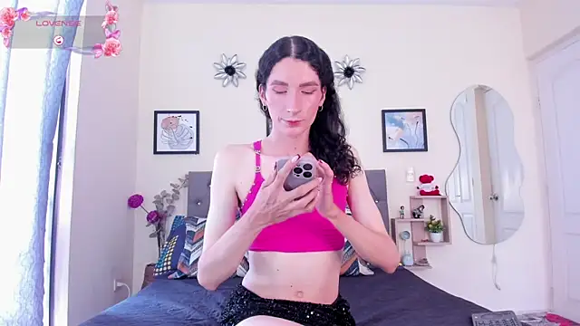 Snapshot of viioleta_queen chatting on June 19, 2026, 7:52 pm viioleta queen online show from June 19, 2026, 7:52 pm
