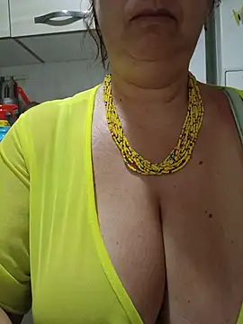 CasalingaEccitata online show from July 17, 2026, 3:37 am