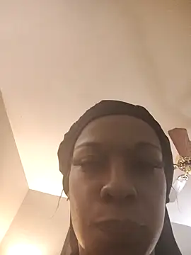 MZFANTZYHONEY online show from April 26, 2026, 10:12 am