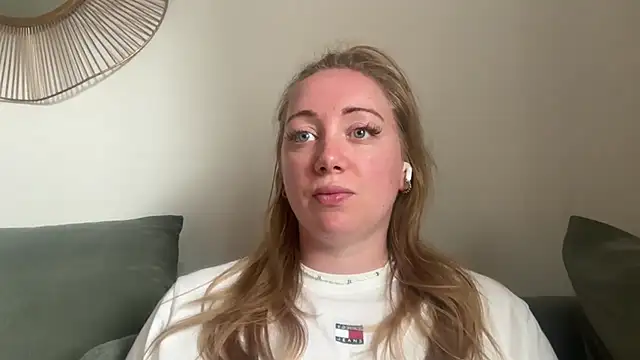 arielsweetieee online show from July 1, 2026, 9:20 am