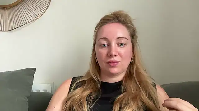 arielsweetieee online show from June 17, 2026, 8:36 am