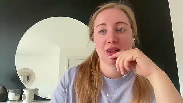 arielsweetieee online show from June 5, 2026, 6:52 am