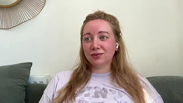 arielsweetieee online show from June 18, 2026, 9:36 am