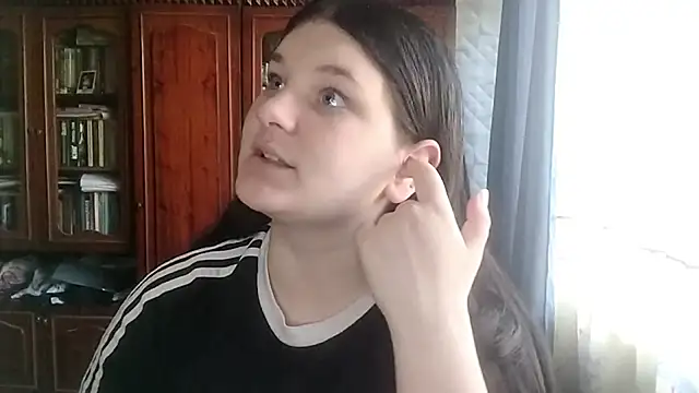 Snapshot of BeatriceMolands chatting on May 16, 2026, 7:18 am BeatriceMolands online show from May 16, 2026, 7:18 am