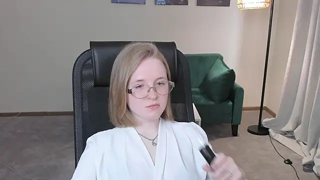 CaylaFahrni online show from April 17, 2026, 7:44 am